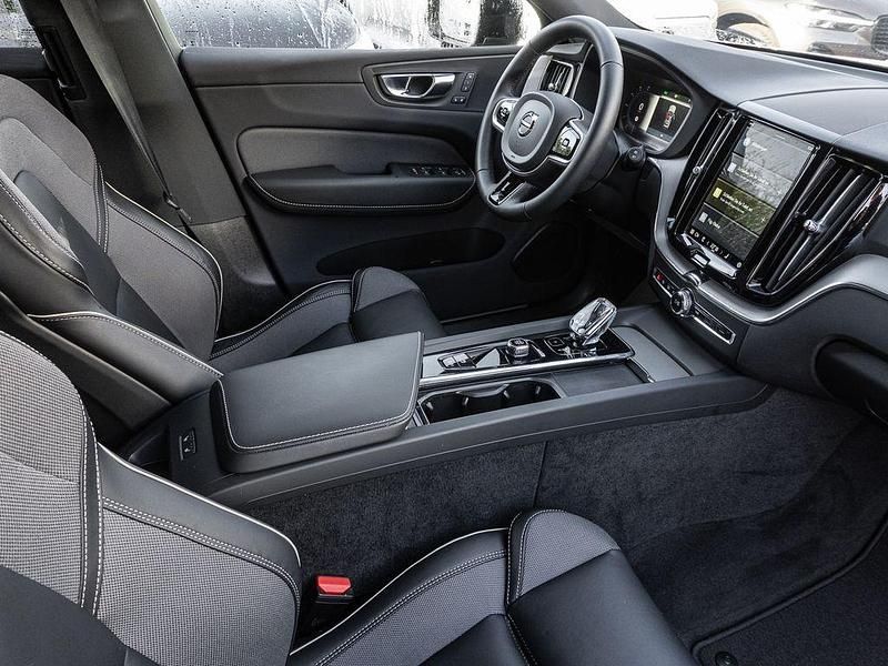 Gebraucht Volvo XC60 Plus 197 PS (144 kW) 2024 Vapour grey SUV