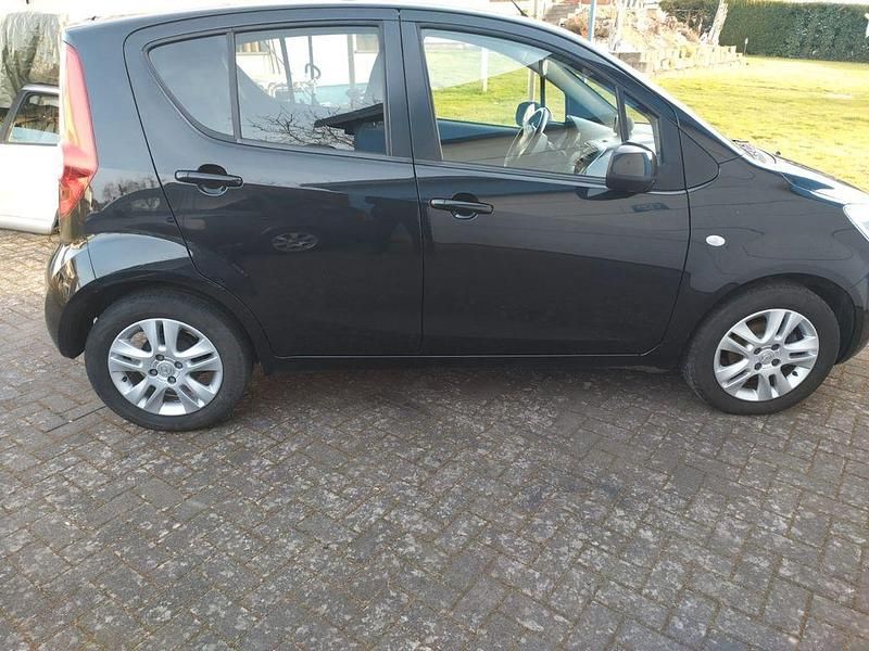 Gebraucht Opel Agila 68 PS (50 kW) 2012 Schwarz Kleinwagen