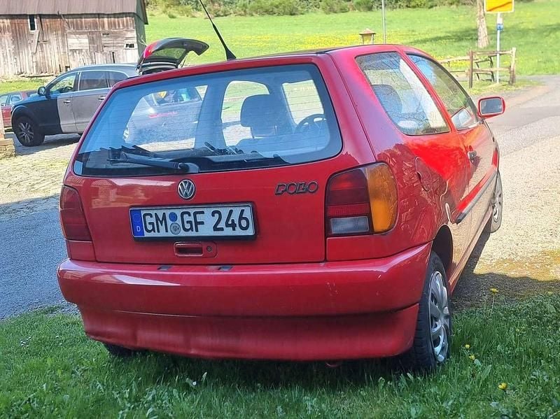 Rot Gebraucht 1997 VW Polo Limousine | 1.200 € (Guter Preis) - Bild 1/4