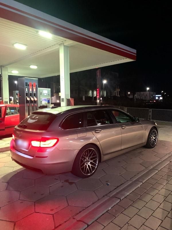 Gebraucht BMW 520 184 PS (135 kW) 2011 Silber Kombi