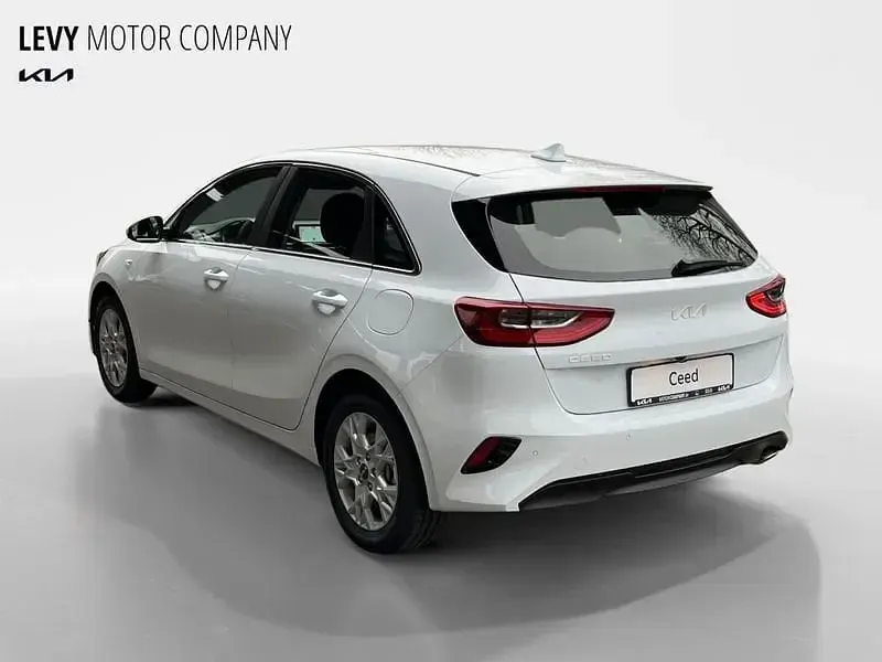 Usado Kia Ceed Vision 140 CV (102 kW) 2025 Blanco Utilitario