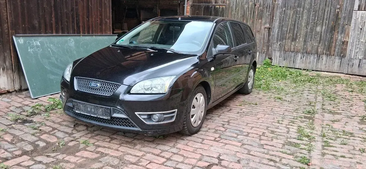 Używany Ford Focus 100 KM (73 kW) 2006 Czarny Kombi