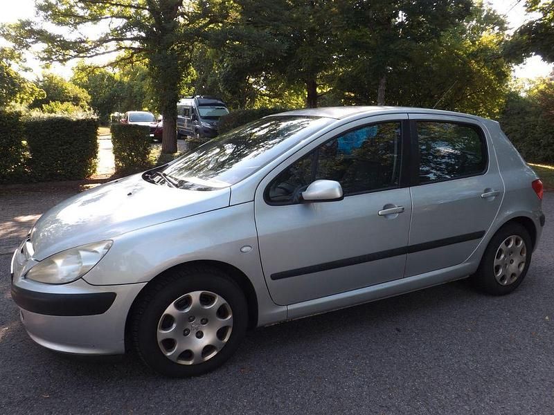 Silber Gebraucht 2004 Peugeot 307 Limousine | 2.200 € (Fairer Preis) - Bild 1/4