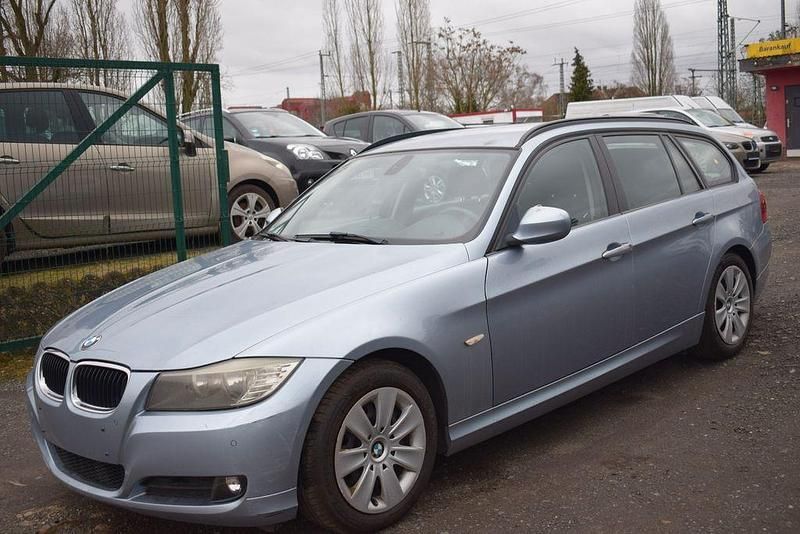 Gebraucht BMW 318 Comfort Edition 143 PS (105 kW) 2012 Blau Kombi