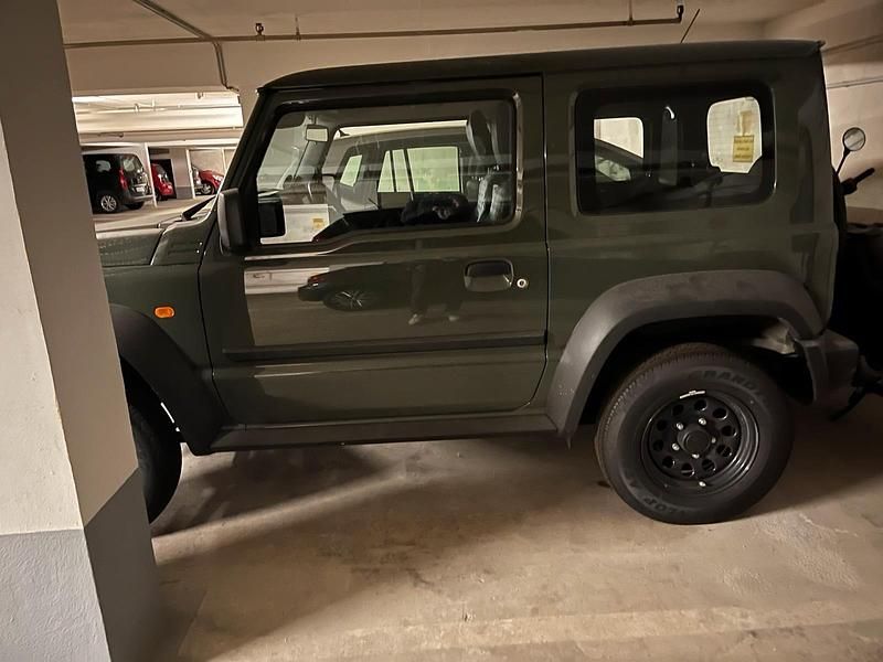 Grün Neu 2024 Suzuki Jimny SUV | 33.000 € (Etwas zu teuer) - Bild 1/4