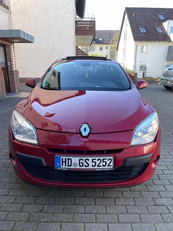 Gebraucht Renault Mégane Dynamique 110 PS (80 kW) 2009 Rot Limousine