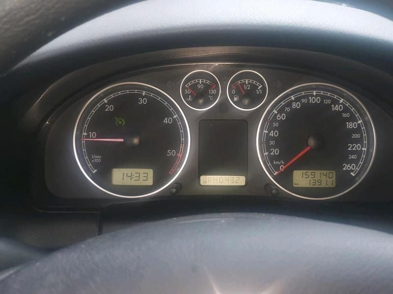 Second-hand VW Passat 131 CP (96 kW) 2001 Albastru Berlinǎ