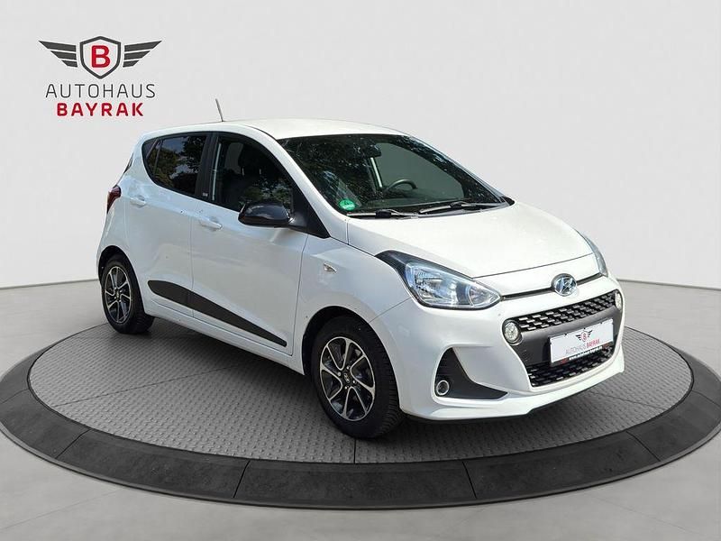 Weiß Gebraucht 2018 Hyundai i10 Passion Kleinwagen | 9.490 € (Fairer Preis) - Bild 1/4