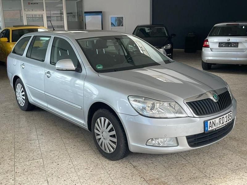 Gebraucht Skoda Octavia Elegance 122 PS (89 kW) 2013 Silber Kombi