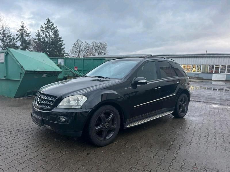 Schwarz Gebraucht 2008 Mercedes ML320 SUV | 4.999 € - Bild 1/4