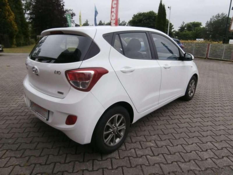 Gebraucht Hyundai i10 Edition 87 PS (63 kW) 2014 Weiß Kleinwagen