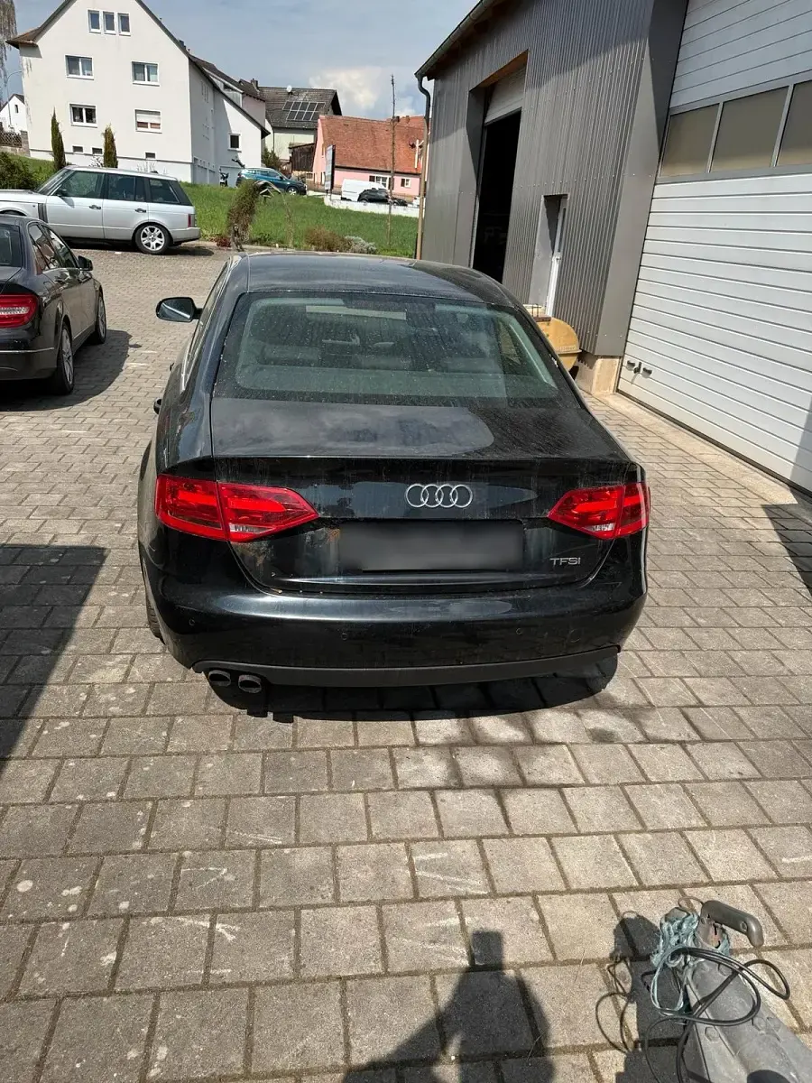 Gebraucht Audi A4 120 PS (88 kW) 2011 Schwarz Limousine