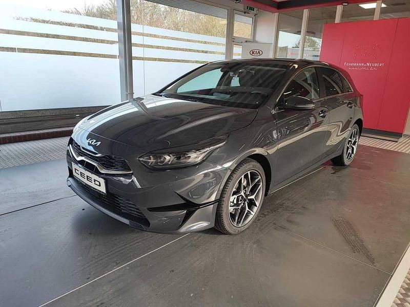 Neu Kia Ceed Style 140 PS (102 kW) 2025 Pentametal Kleinwagen