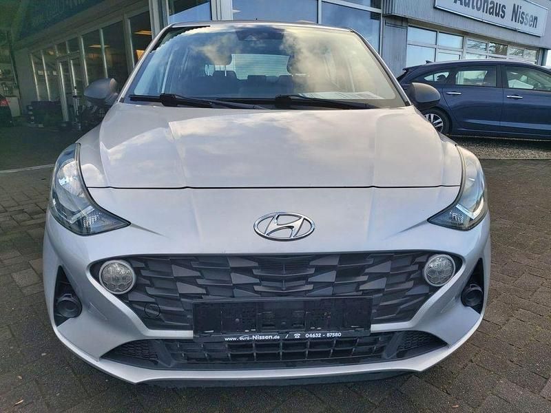 Gebraucht Hyundai i10 Select 67 PS (49 kW) 2020 Grau Kleinwagen