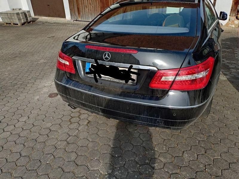 Gebraucht Mercedes E200 Avantgarde 184 PS (135 kW) 2012 Schwarz Coupé