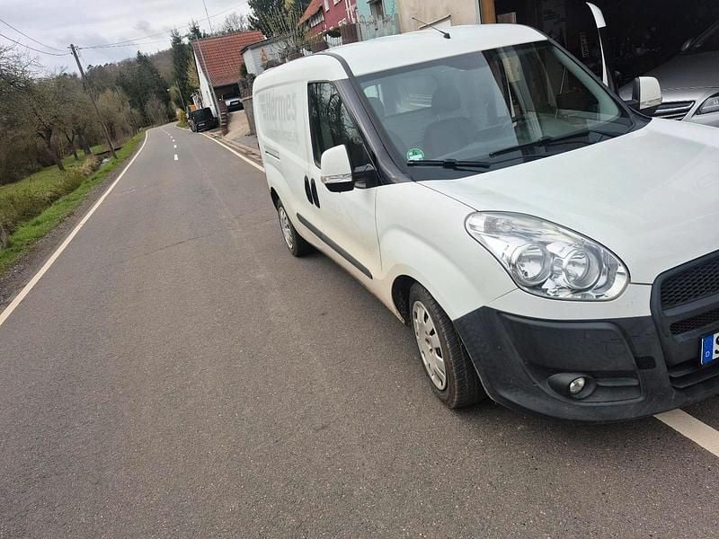 Gebraucht Fiat Doblò 105 PS (77 kW) 2013 Weiß Van / Kleinbus