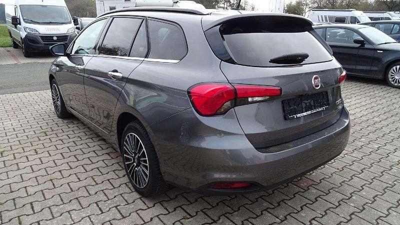 Usado Fiat Tipo Lounge 120 CV (88 kW) 2016 Gris Familiar