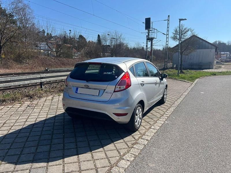 Gebraucht Ford Fiesta SYNC Edition 101 PS (74 kW) 2014 Silber Kleinwagen