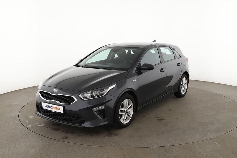 Grau Gebraucht 2021 Kia Ceed Edition 7 Kleinwagen | 13.890 € (Guter Preis) - Bild 1/3