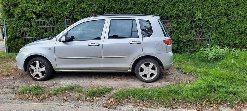 Silber Gebraucht 2004 Mazda 2 Kleinwagen | 650 € (Superpreis) - Bild 1/4