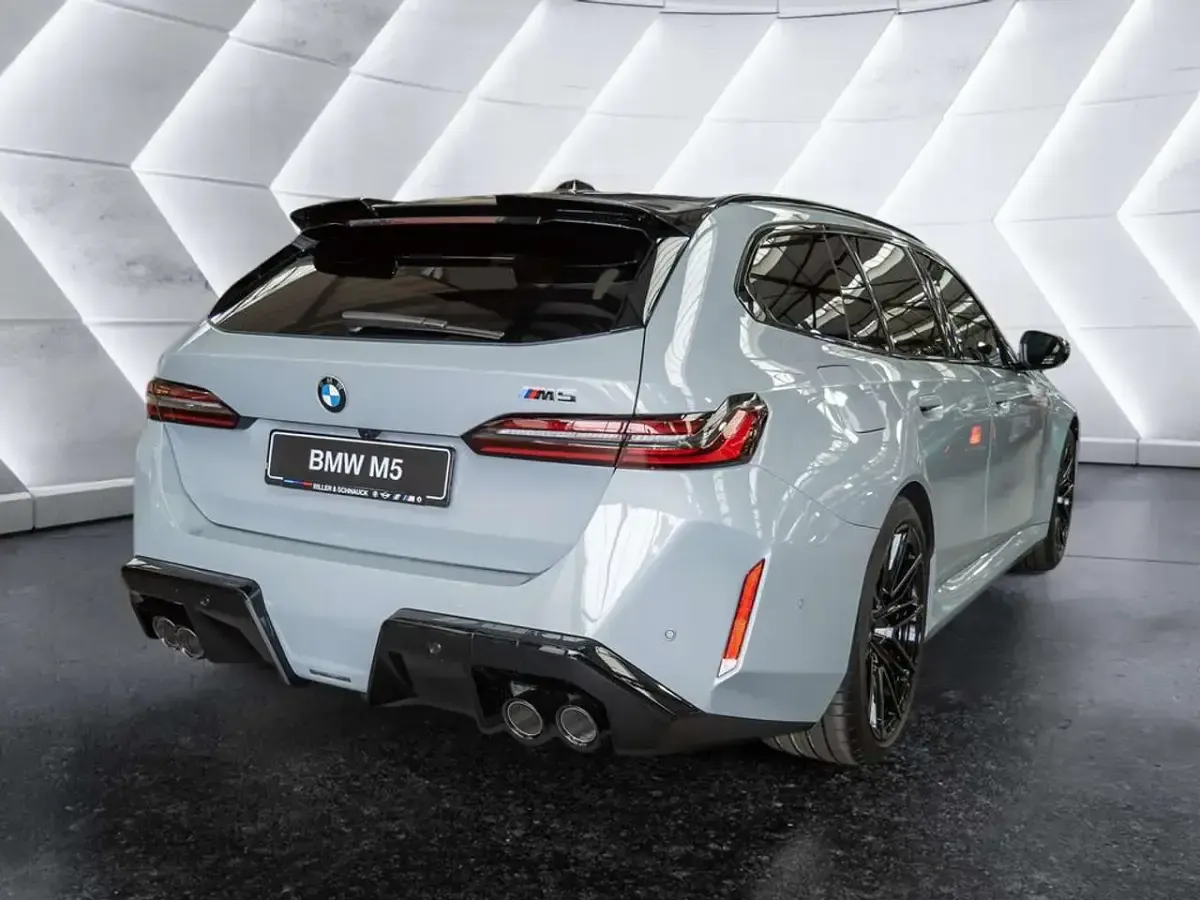Neu BMW M5 Sport Line 727 PS (534 kW) 2026 Grau Kombi