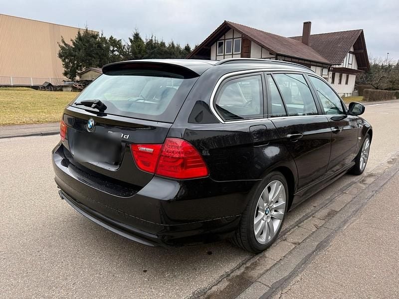 Gebraucht BMW 320 184 PS (135 kW) 2012 Schwarz Kombi