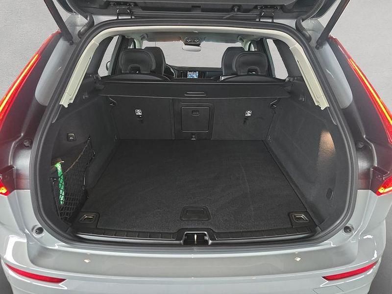 Gebraucht Volvo XC60 Core 250 PS (183 kW) 2024 Grau SUV