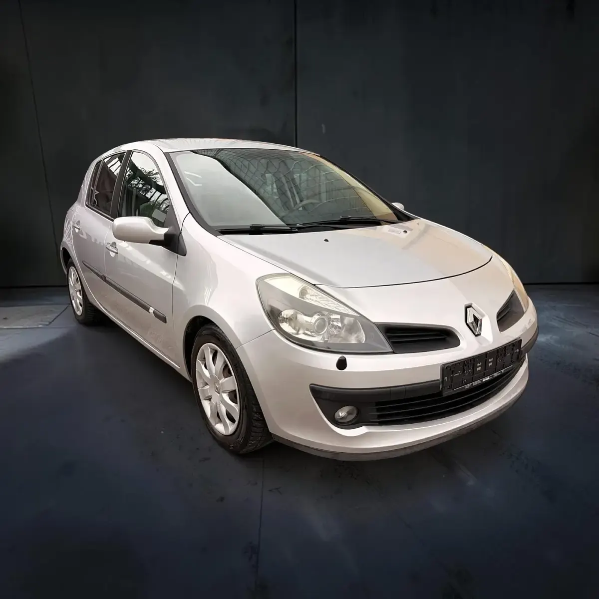 Gebraucht Renault Clio II 88 PS (64 kW) 2006 Silber Limousine