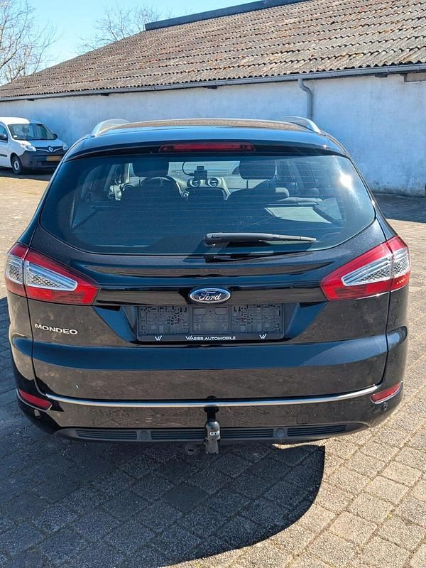 Gebraucht Ford Mondeo 140 PS (102 kW) 2012 Schwarz Kombi