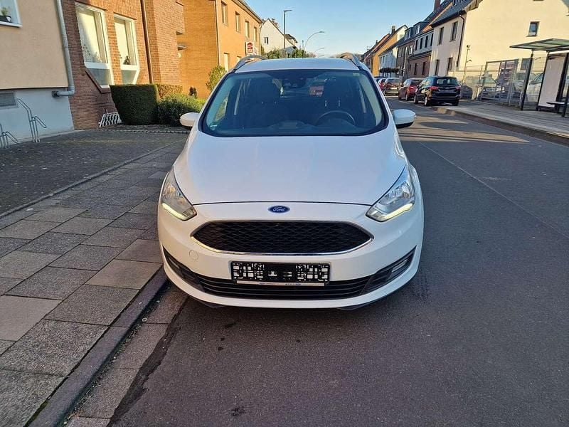 Frostweiß Gebraucht 2015 Ford Grand C-Max Trend Van / Kleinbus | 4.990 € (Superpreis) - Bild 1/4