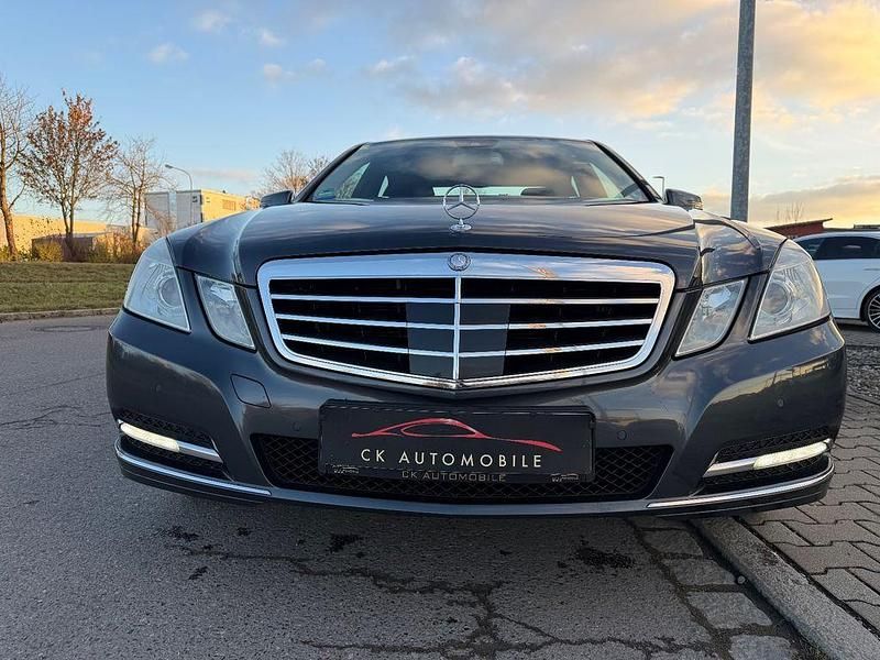 Gebraucht Mercedes E250 204 PS (150 kW) 2012 Grau Limousine