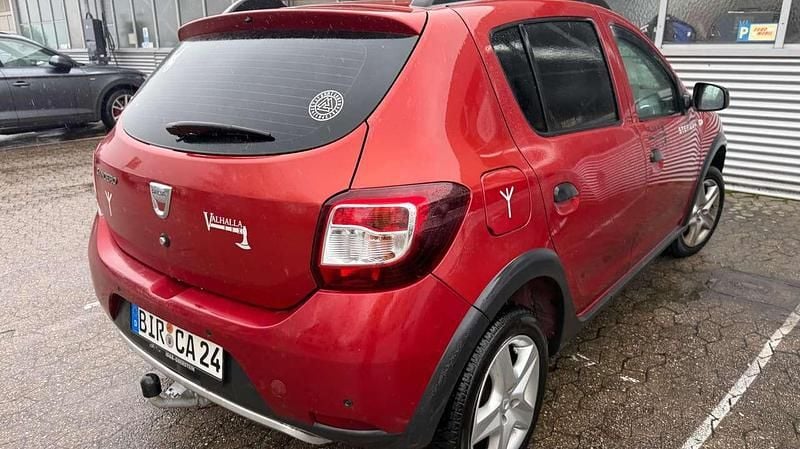 Gebraucht Dacia Sandero Prestige 90 PS (66 kW) 2016 Feuerrot SUV
