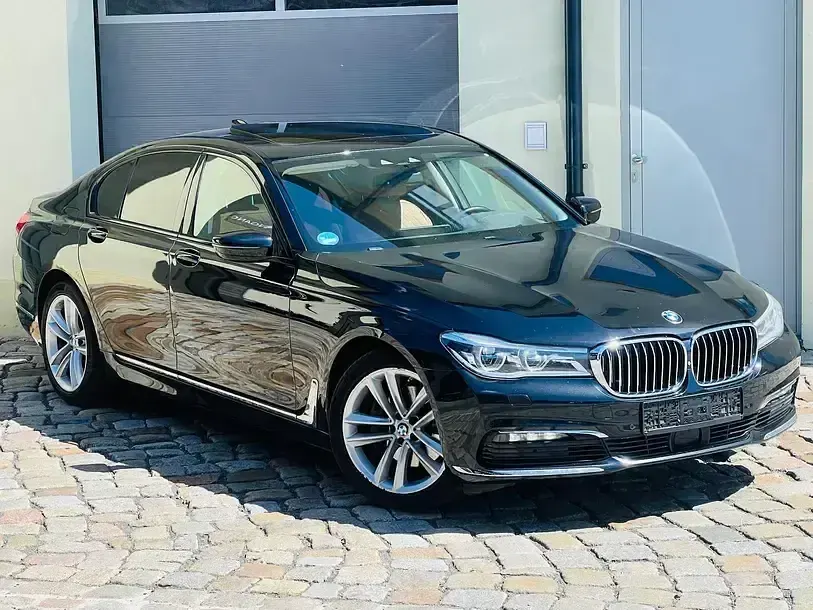 Gebraucht BMW 740 Shadowline 320 PS (235 kW) 2018 Black sapphire Limousine
