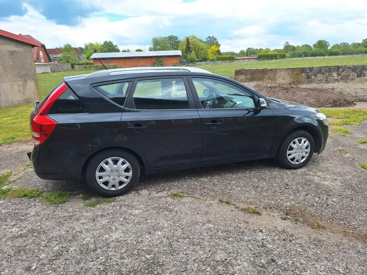 Gebraucht Kia Ceed 125 PS (91 kW) 2010 Schwarz Kleinwagen