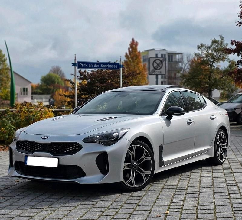 Silber Gebraucht 2019 Kia Stinger GT-Line Kleinwagen | 23.800 € - Bild 1/4