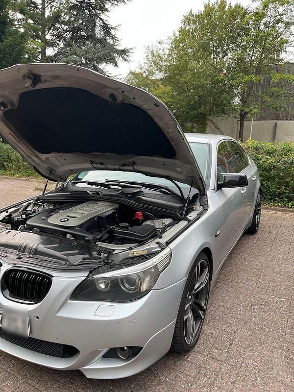 Silber Gebraucht 2005 BMW 530 Limousine | 6.300 € (Etwas zu teuer) - Bild 1/4