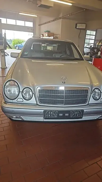 Gebraucht Mercedes 320 224 PS (164 kW) 1997 Silber Limousine