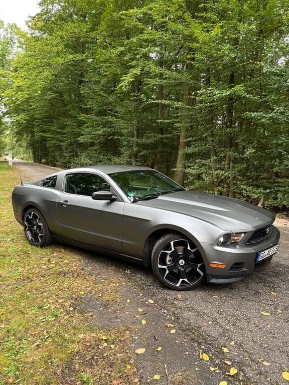 Grau Gebraucht 2011 Ford Mustang Coupé | 13.999 € (Guter Preis) - Bild 1/4