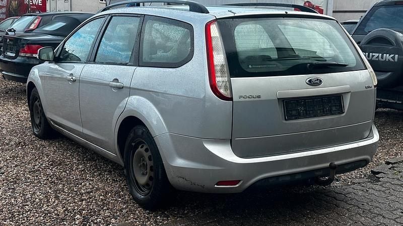 Gebraucht Ford Focus 109 PS (80 kW) 2010 Silber Kombi