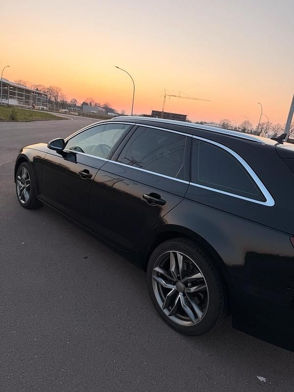 Gebraucht Audi A4 Sport 190 PS (139 kW) 2018 Schwarz Kombi