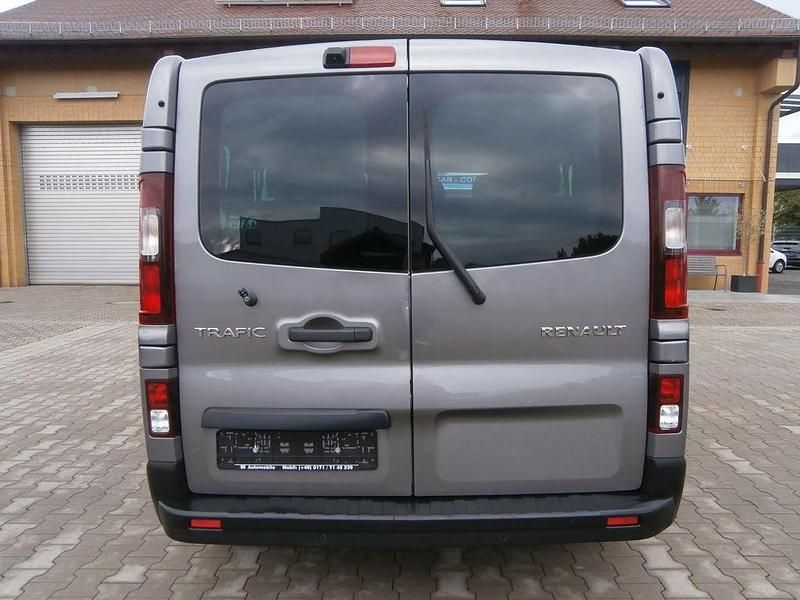 Gebraucht Renault Trafic Expression 121 PS (88 kW) 2019 Grau Van / Kleinbus