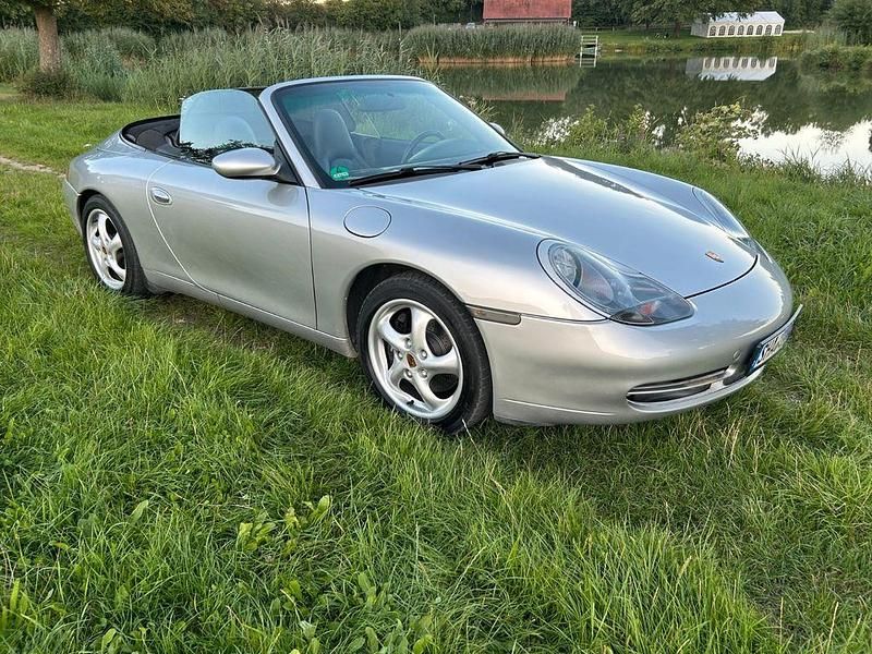 Gebraucht Porsche 996 300 PS (220 kW) 2000 Silber Cabrio