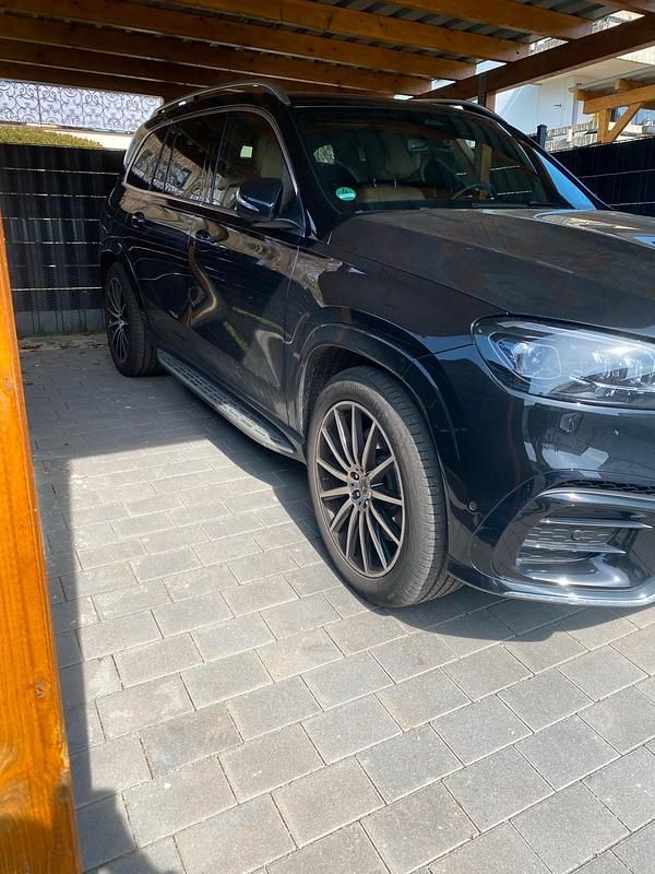 Gebraucht Mercedes GLS450 367 PS (269 kW) 2025 Schwarz SUV