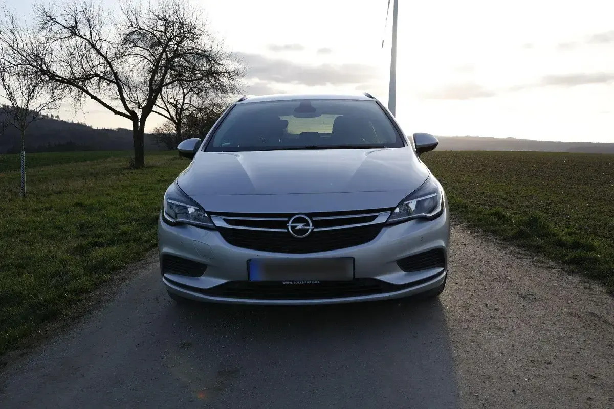 Używany Opel Astra 136 KM (100 kW) 2018 Srebrny Kombi