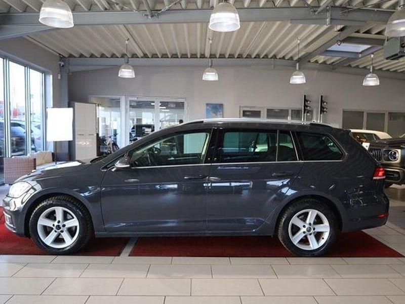 Gebraucht VW Golf VII Highline 150 PS (110 kW) 2019 Uranograu Kombi