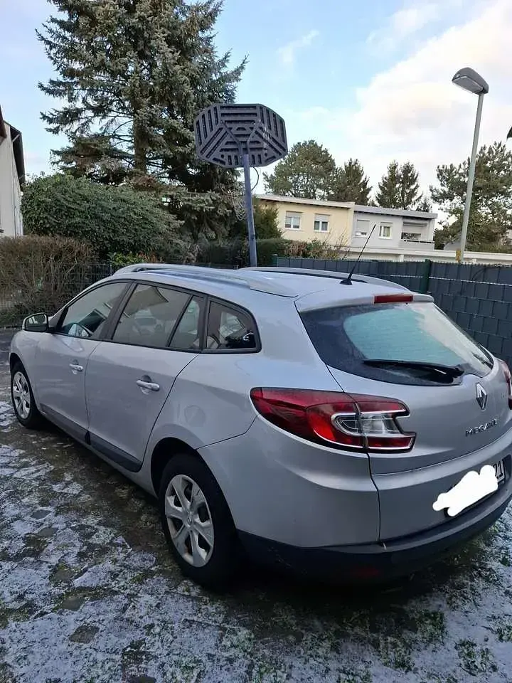 Gebraucht Renault Mégane III Dynamique 106 PS (77 kW) 2011 Limousine