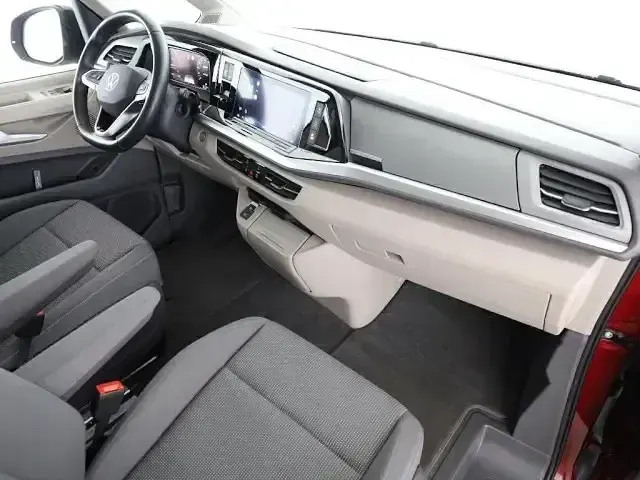 Używany VW Multivan Life 204 KM (150 kW) 2024 Czerwony Minivan