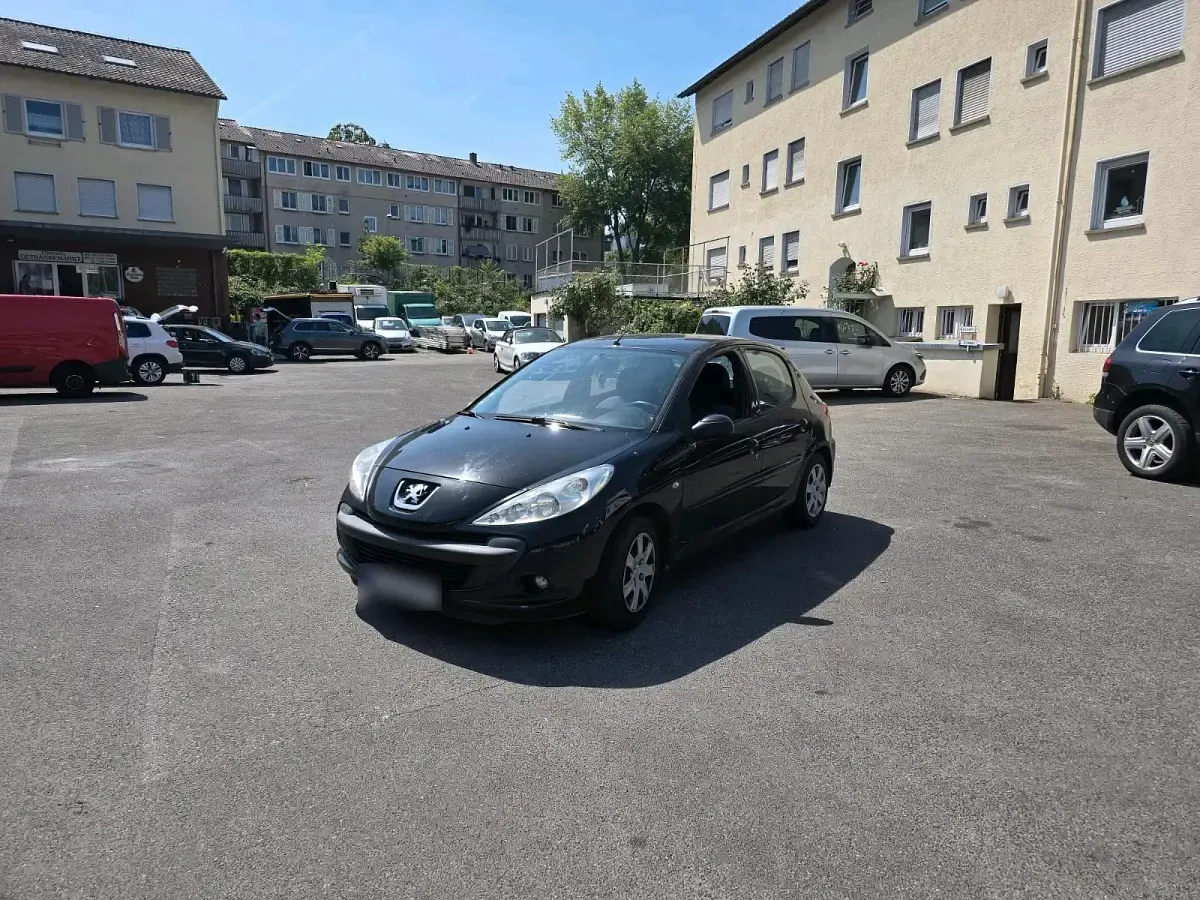Gebraucht Peugeot 206+ 75 PS (55 kW) 2012 Schwarz Kleinwagen