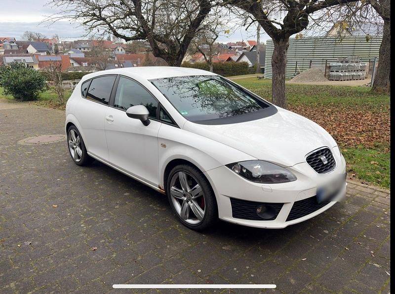 Weiß Gebraucht 2011 Seat Leon FR Kleinwagen | 6.100 € (Fairer Preis) - Bild 1/4