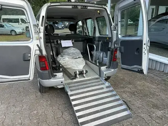 Gebraucht Peugeot Partner 109 PS (80 kW) 2004 Silber Van / Kleinbus